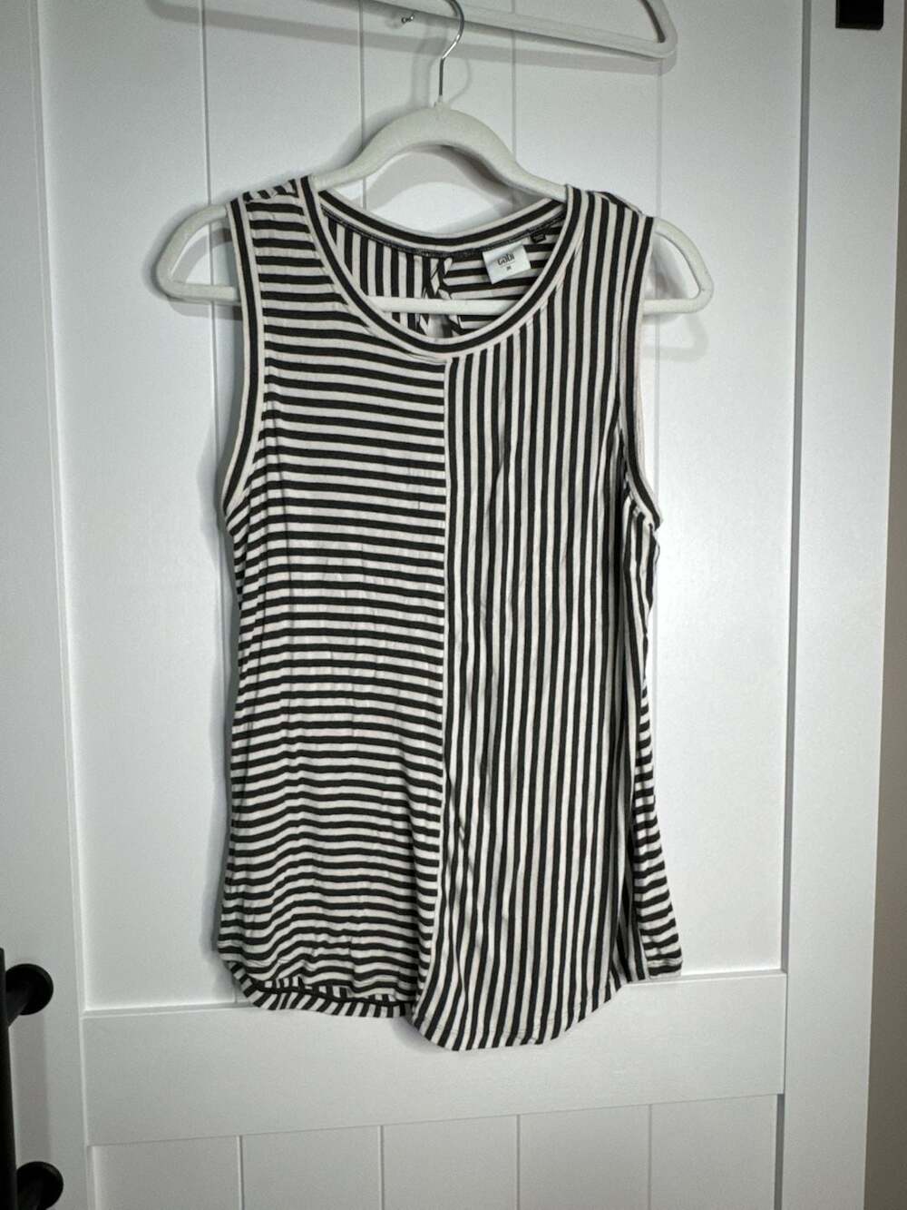 Cabi 3417 Top Size S London Style Stripe Sleeveless Keyhole Soft Gray White 264
